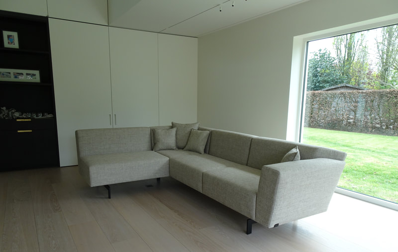 Knoll Avio sofa system by Piero Lissoni 2018. Sofa op maat door Stoffering Sioen. 